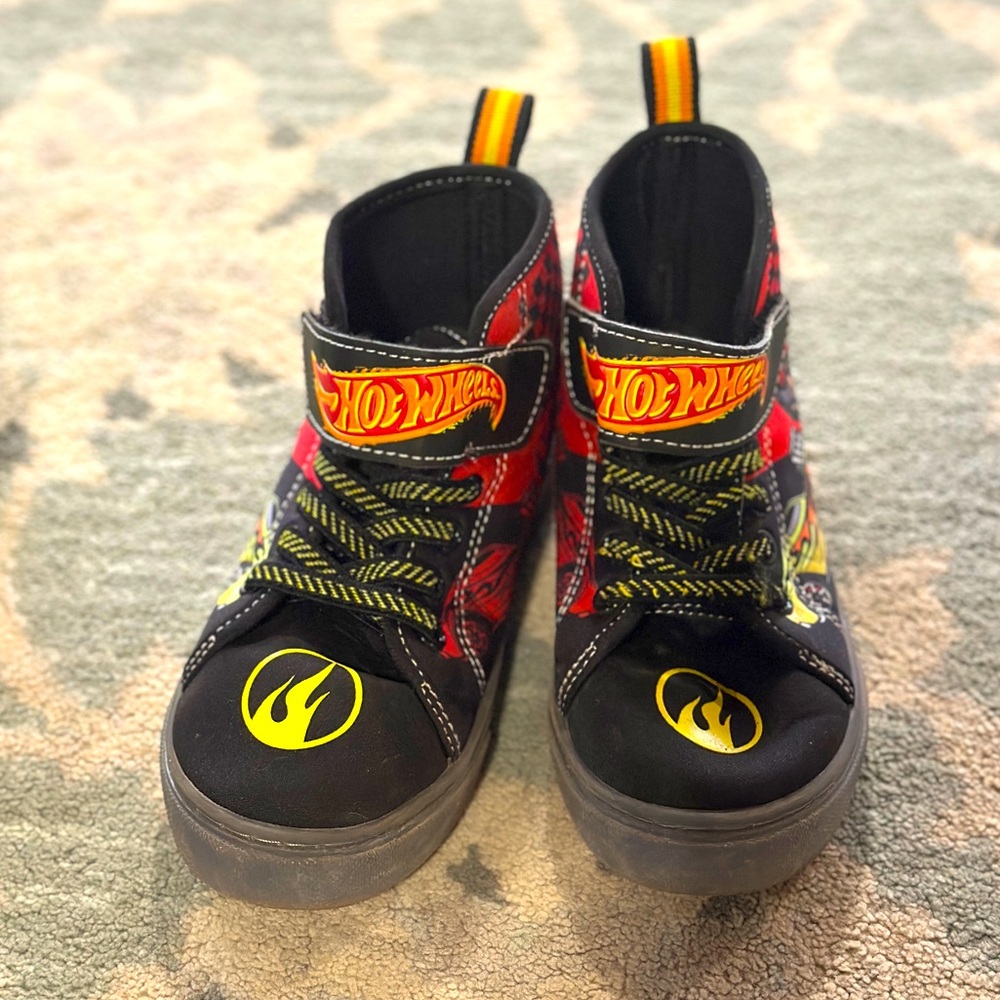 Boys Hotwheels Hightop sneakers size 13